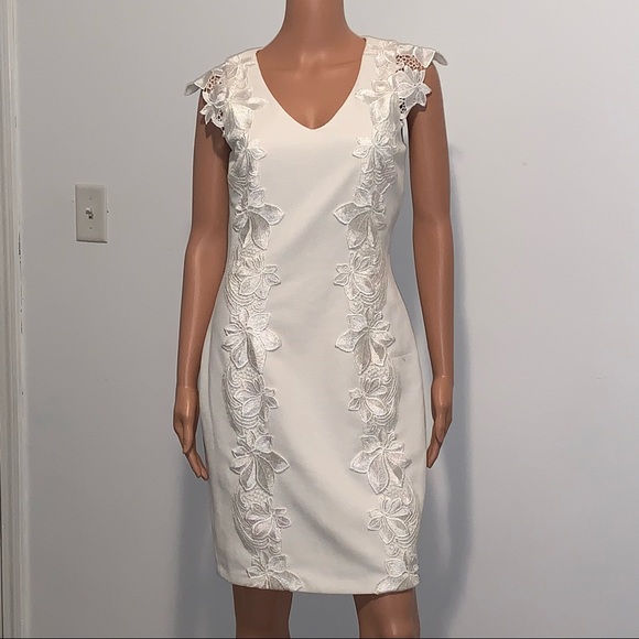 BELLE BADGLEY MISCHKA Formal Appliqué Sheath Dress - Picture 4 of 16